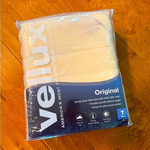 Vellux Twin Blanket New 60x90 Soft & Cozy Ivory Nylon
The Original NWT - Picture 1 of 8
